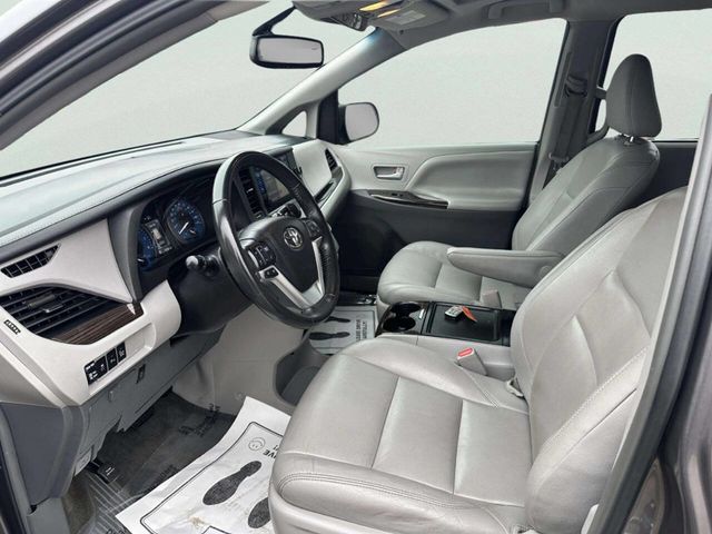 2017 Toyota Sienna XLE Automatic Access Seat FWD 7-Passenger - 22968928 - 8