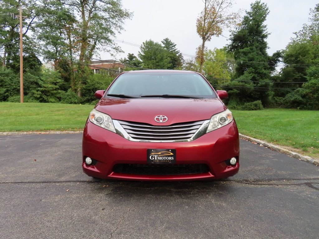 2017 Toyota Sienna Limited XLE Premium photo 2