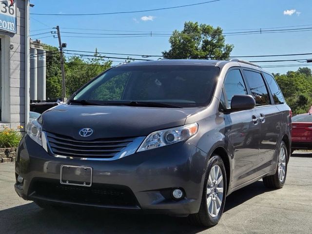 2017 Toyota Sienna XLE AWD 7-Passenger - 23038757 - 0
