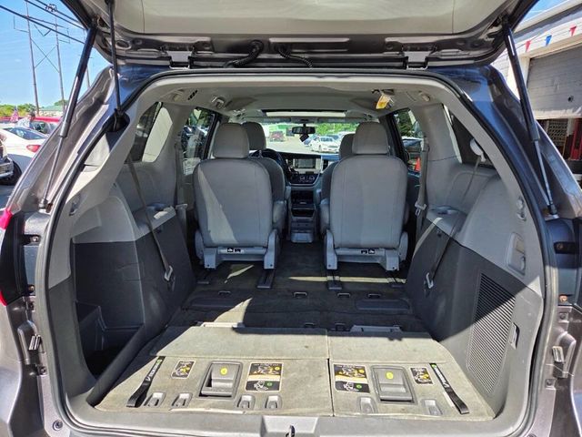 2017 Toyota Sienna XLE AWD 7-Passenger - 23038757 - 13