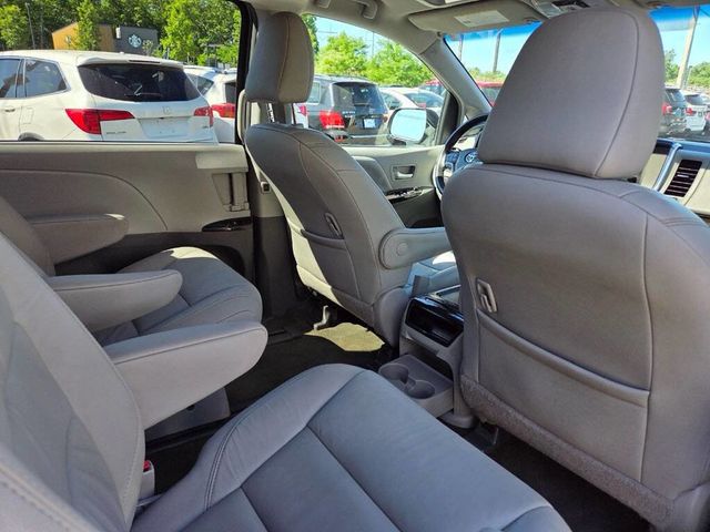 2017 Toyota Sienna XLE AWD 7-Passenger - 23038757 - 14