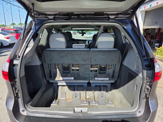 2017 Toyota Sienna XLE AWD 7-Passenger - 23038757 - 16