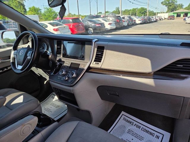 2017 Toyota Sienna XLE AWD 7-Passenger - 23038757 - 17