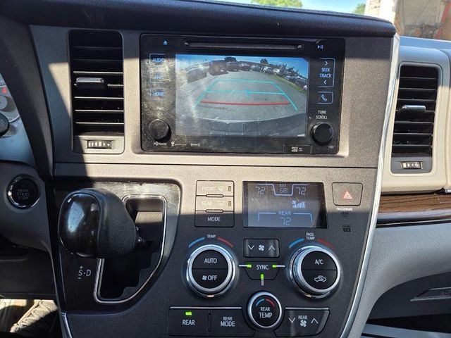 2017 Toyota Sienna XLE AWD 7-Passenger - 23038757 - 21