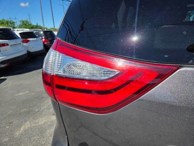 2017 Toyota Sienna XLE AWD 7-Passenger - 23038757 - 31