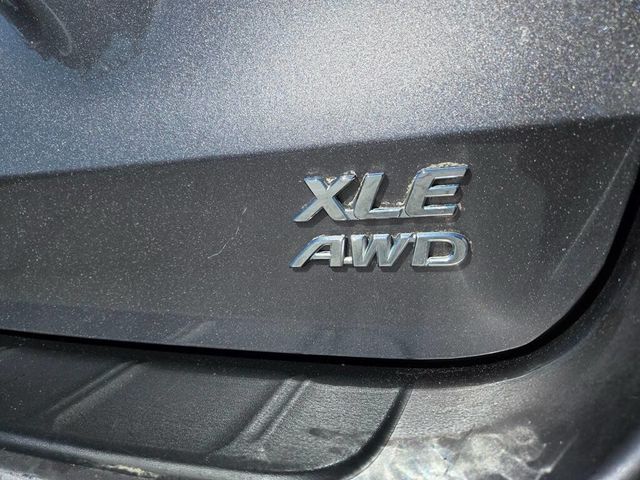 2017 Toyota Sienna XLE AWD 7-Passenger - 23038757 - 32