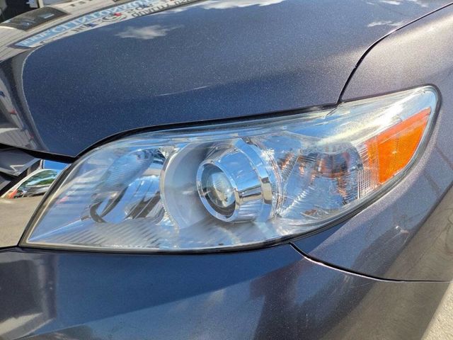 2017 Toyota Sienna XLE AWD 7-Passenger - 23038757 - 34