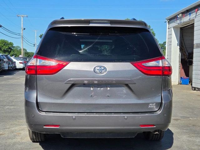 2017 Toyota Sienna XLE AWD 7-Passenger - 23038757 - 3