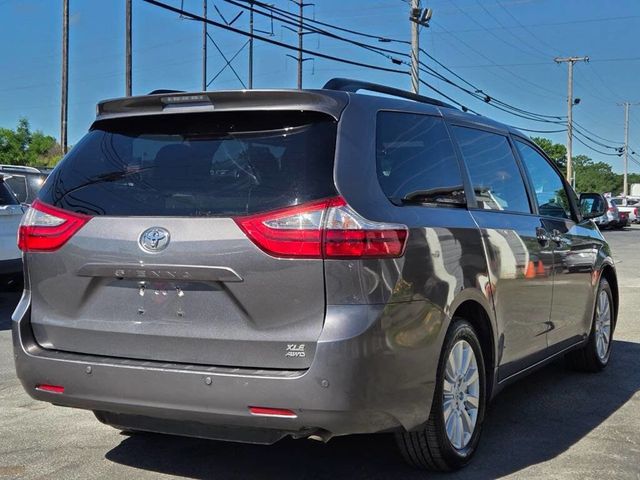 2017 Toyota Sienna XLE AWD 7-Passenger - 23038757 - 4