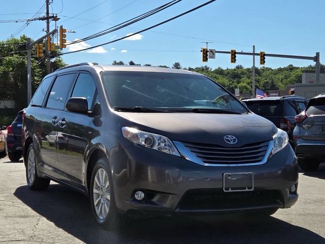 2017 Toyota Sienna XLE AWD 7-Passenger - 23038757 - 6