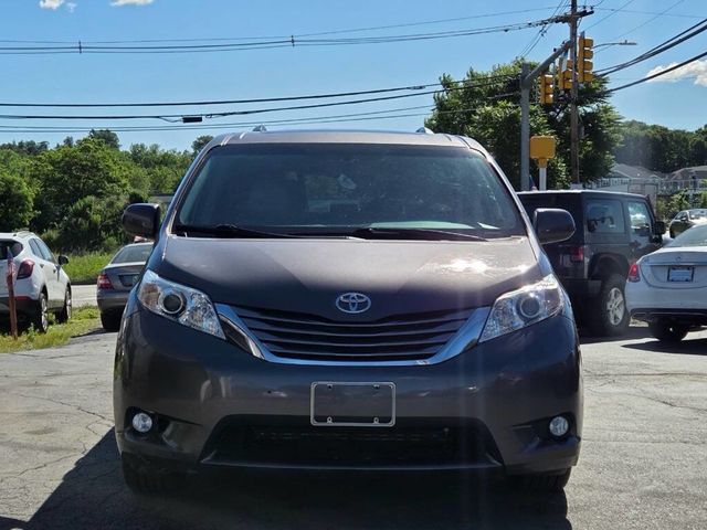 2017 Toyota Sienna XLE AWD 7-Passenger - 23038757 - 7