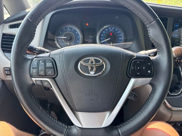 2017 Toyota Sienna XLE AWD 7-Passenger - 23074786 - 14