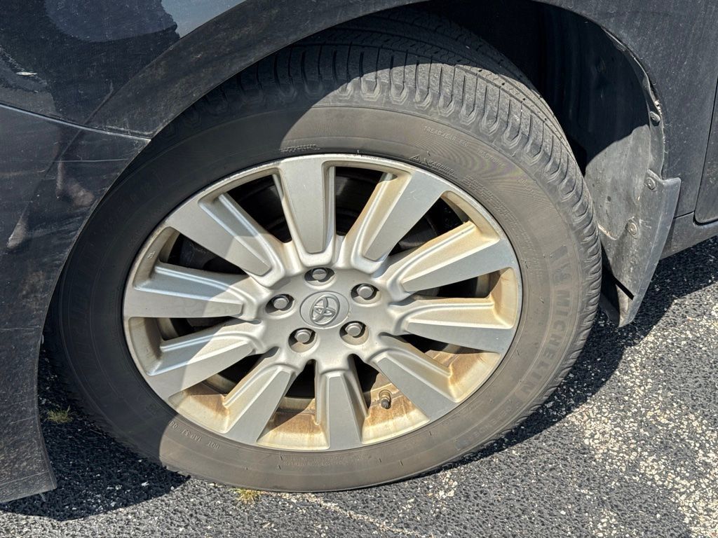 2017 Toyota Sienna XLE AWD 7-Passenger - 23074786 - 1