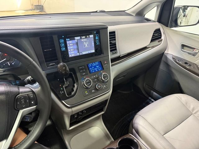 2017 Toyota Sienna XLE AWD 7-Passenger - 23074786 - 22