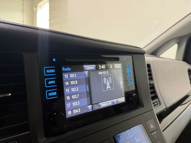 2017 Toyota Sienna XLE AWD 7-Passenger - 23074786 - 23