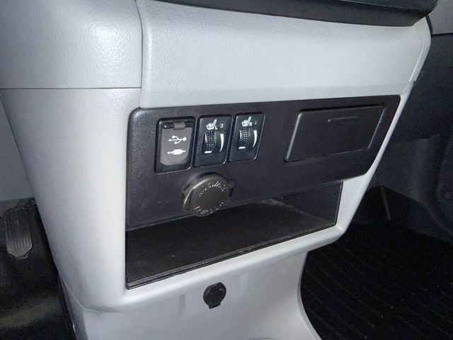 2017 Toyota Sienna XLE AWD 7-Passenger - 23074786 - 27