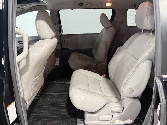 2017 Toyota Sienna XLE AWD 7-Passenger - 23074786 - 28