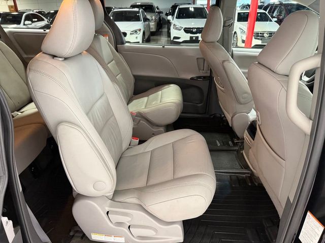 2017 Toyota Sienna XLE AWD 7-Passenger - 23074786 - 32