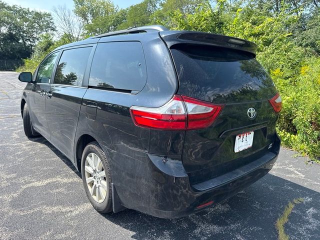 2017 Toyota Sienna XLE AWD 7-Passenger - 23074786 - 4