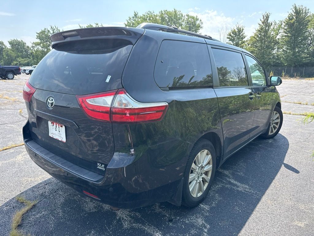 2017 Toyota Sienna XLE AWD 7-Passenger - 23074786 - 5
