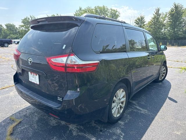 2017 Toyota Sienna XLE AWD 7-Passenger - 23074786 - 5