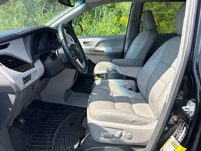 2017 Toyota Sienna XLE AWD 7-Passenger - 23074786 - 8