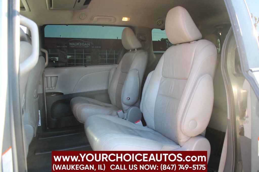 2017 Toyota Sienna XLE AWD 7-Passenger - 22915533 - 18