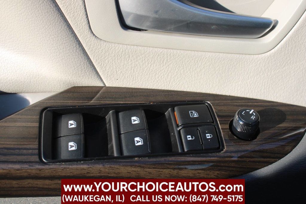 2017 Toyota Sienna XLE AWD 7-Passenger - 22915533 - 31