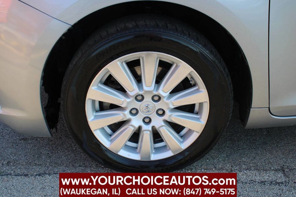 2017 Toyota Sienna XLE AWD 7-Passenger - 22915533 - 8