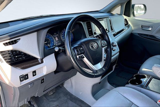 2017 Toyota Sienna XLE AWD 7-Passenger - 22969411 - 10