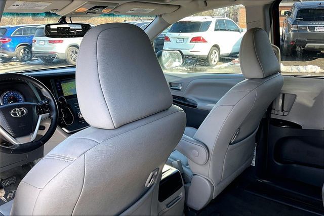 2017 Toyota Sienna XLE AWD 7-Passenger - 22969411 - 18
