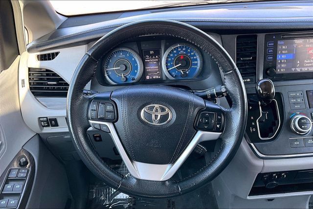 2017 Toyota Sienna XLE AWD 7-Passenger - 22969411 - 20