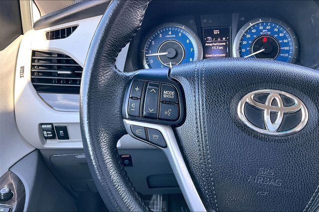 2017 Toyota Sienna XLE AWD 7-Passenger - 22969411 - 21