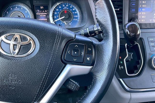 2017 Toyota Sienna XLE AWD 7-Passenger - 22969411 - 22