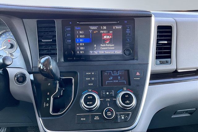 2017 Toyota Sienna XLE AWD 7-Passenger - 22969411 - 24