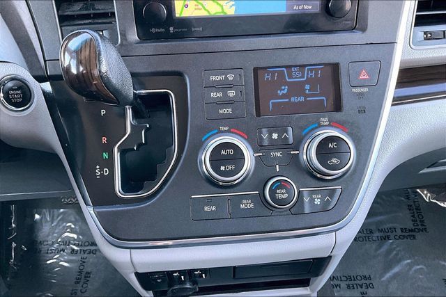 2017 Toyota Sienna XLE AWD 7-Passenger - 22969411 - 25