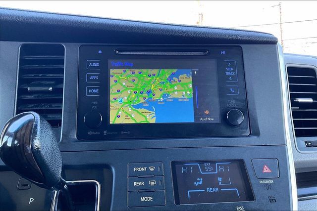 2017 Toyota Sienna XLE AWD 7-Passenger - 22969411 - 26