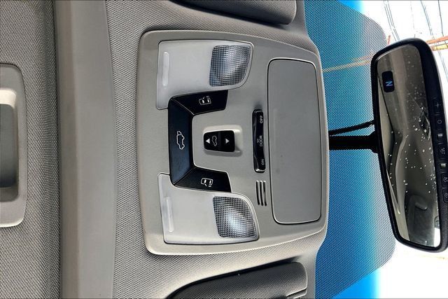 2017 Toyota Sienna XLE AWD 7-Passenger - 22969411 - 28