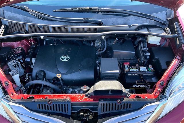 2017 Toyota Sienna XLE AWD 7-Passenger - 22969411 - 35