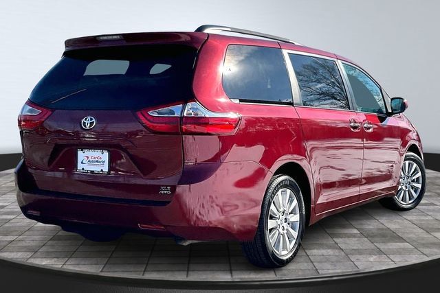 2017 Toyota Sienna XLE AWD 7-Passenger - 22969411 - 4