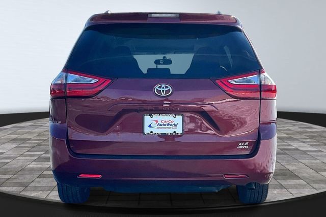 2017 Toyota Sienna XLE AWD 7-Passenger - 22969411 - 5