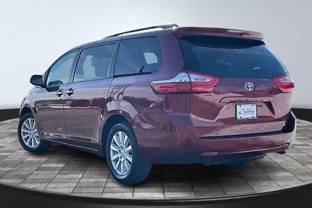 2017 Toyota Sienna XLE AWD 7-Passenger - 22969411 - 6