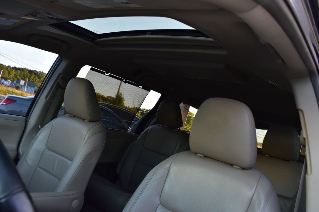 2017 Toyota Sienna XLE photo 12
