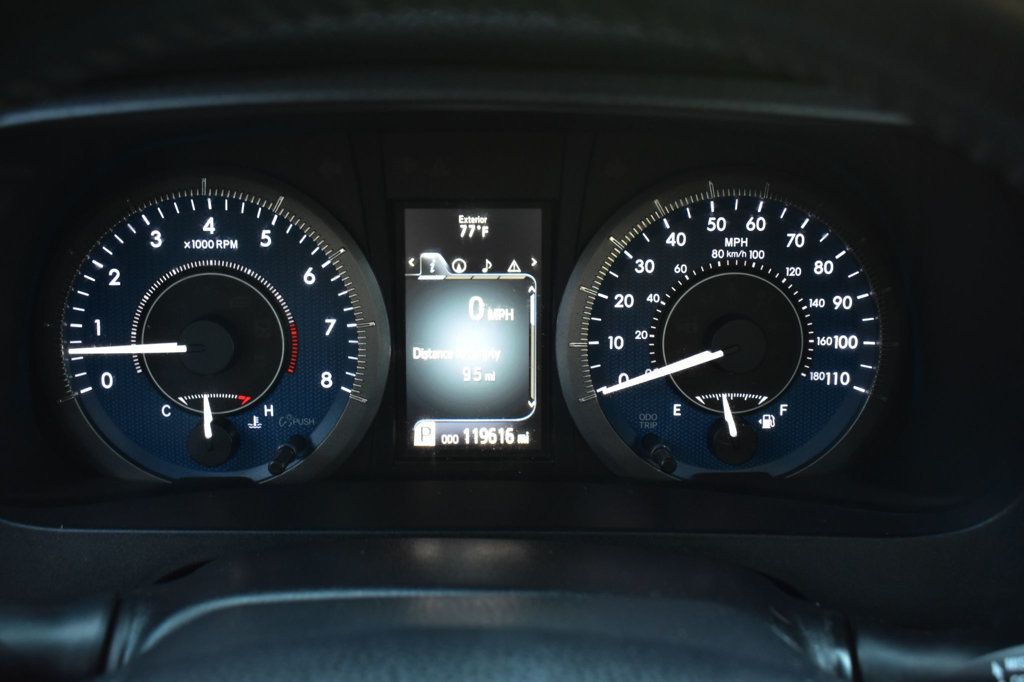 2017 Toyota Sienna XLE photo 26