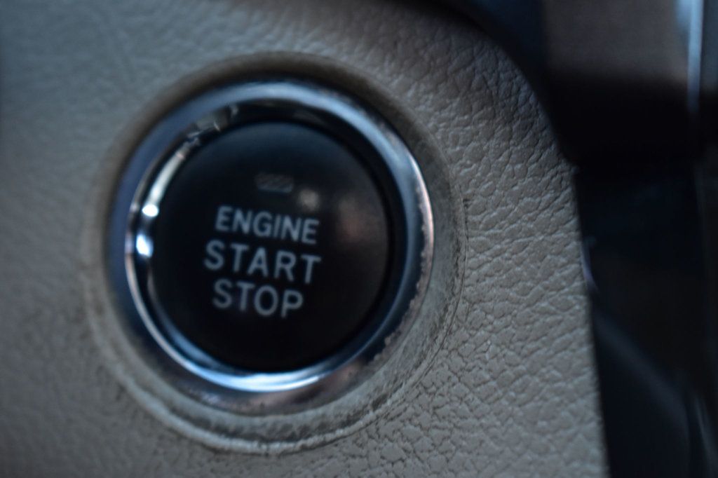 2017 Toyota Sienna XLE photo 27