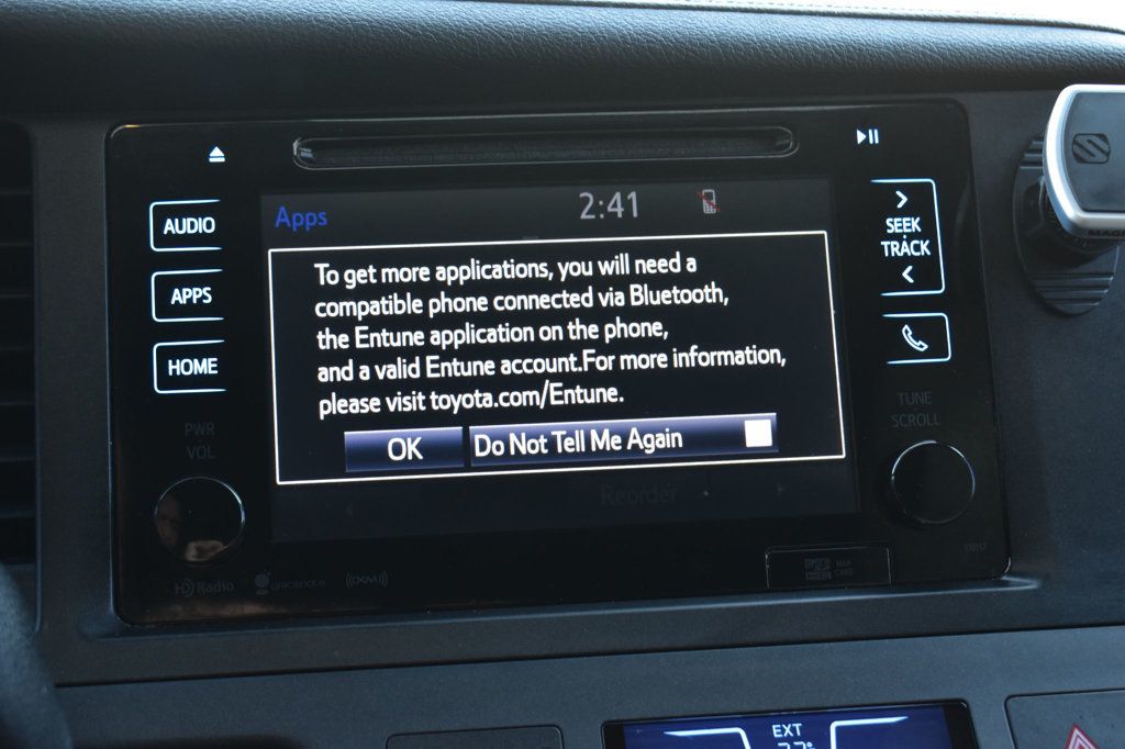 2017 Toyota Sienna XLE photo 32