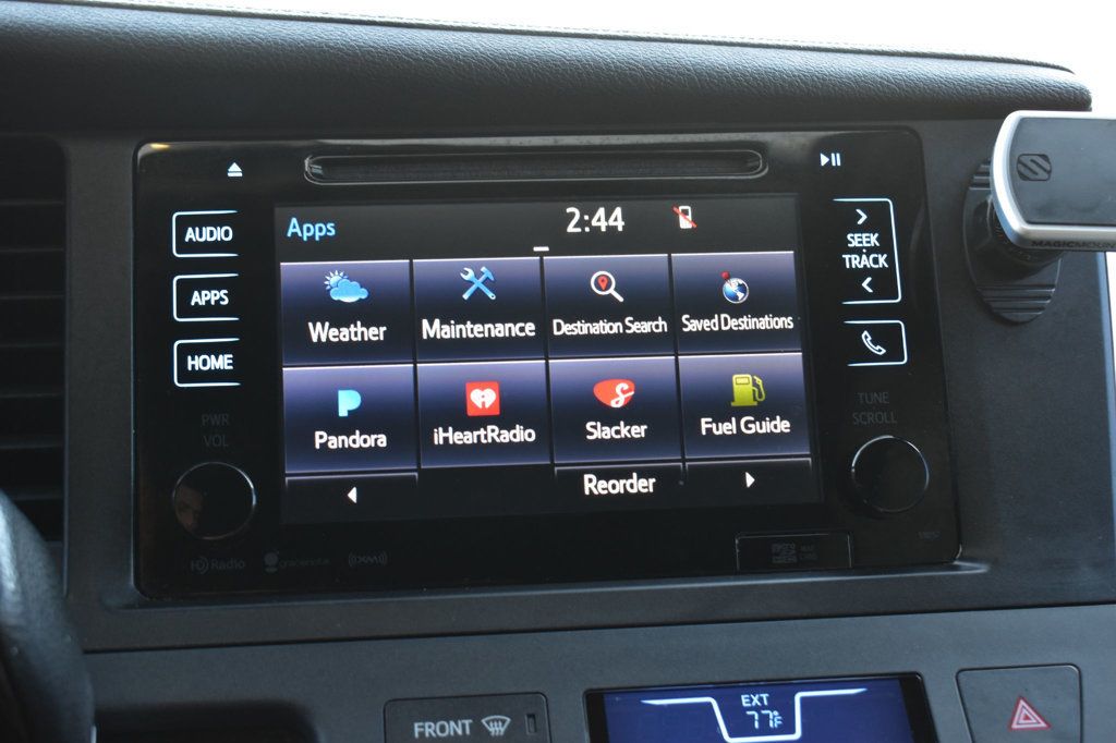 2017 Toyota Sienna XLE photo 35