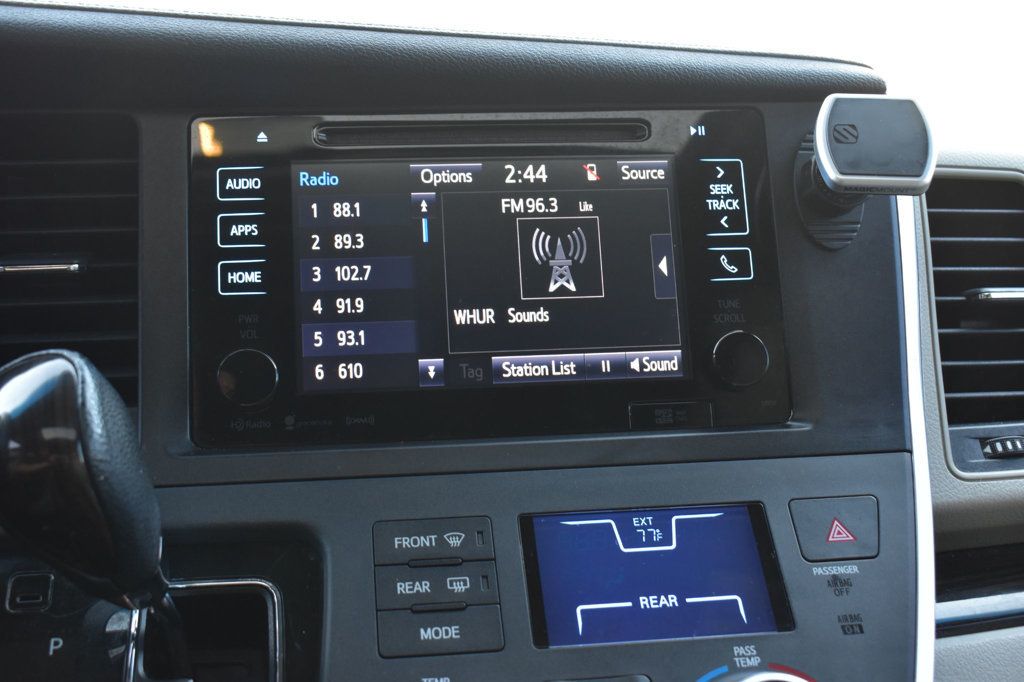 2017 Toyota Sienna XLE photo 37