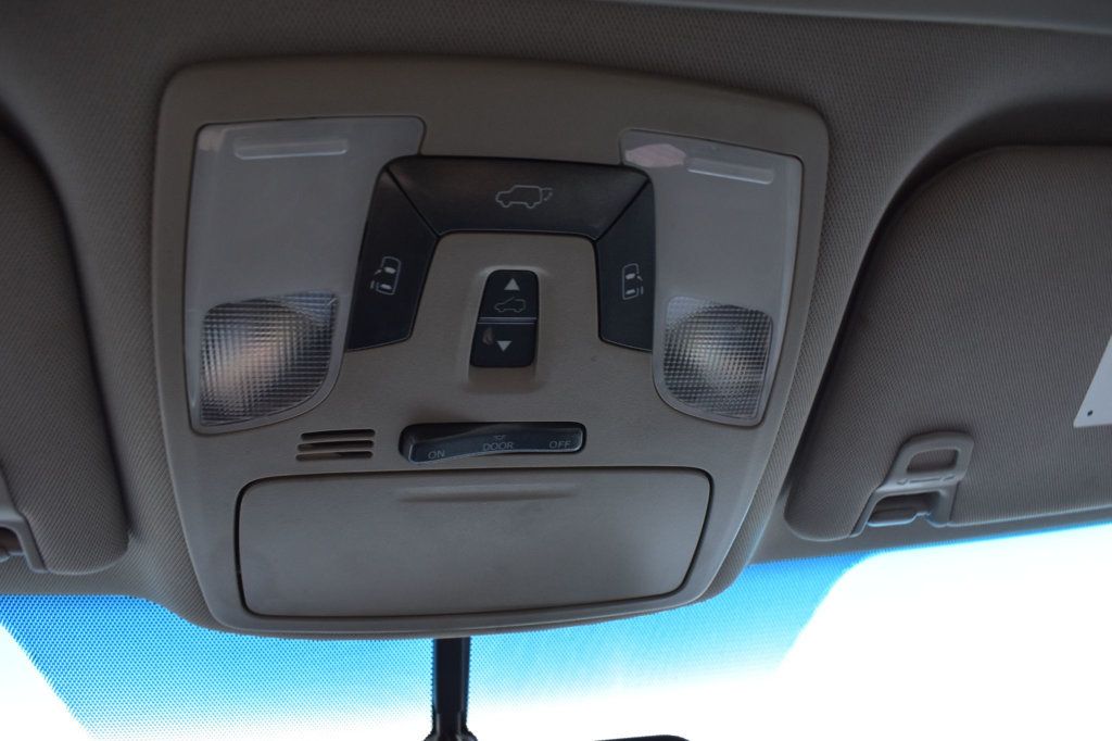 2017 Toyota Sienna XLE photo 40