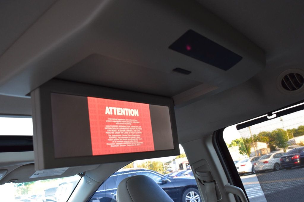 2017 Toyota Sienna XLE photo 46